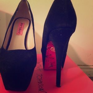 Betsey Johnson Gemma Suede Black pumps shoes SZ 6